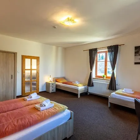 Zamecky Dvur Cernousy Guest house