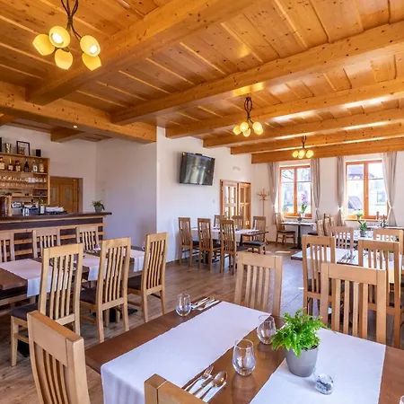 Zamecky Dvur Cernousy Guest house V Poli