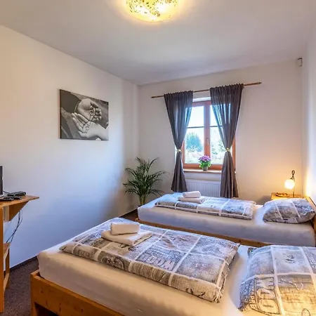 Zamecky Dvur Cernousy Maison d'hôtes 3*