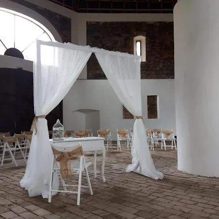 Zamecky Dvur Cernousy 4*