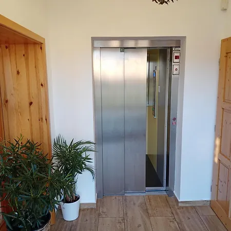Zamecky Dvur Cernousy Guest house V Poli