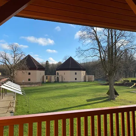 Zamecky Dvur Cernousy Guest house