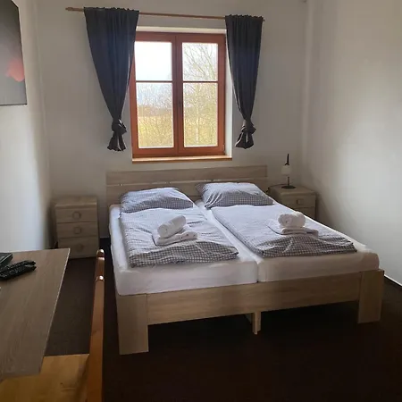 Zamecky Dvur Cernousy Pensjonat 4*
