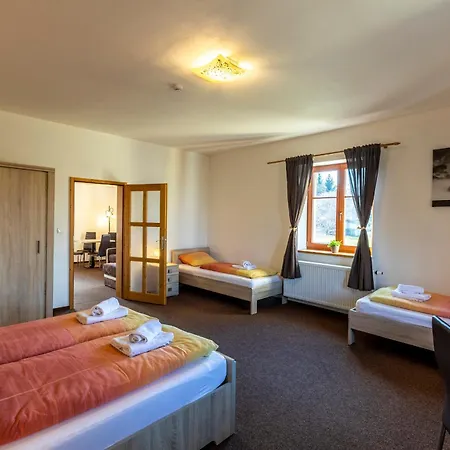 Zamecky Dvur Cernousy Guest house V Poli