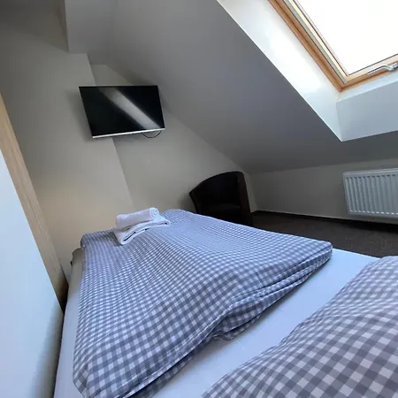 Zamecky Dvur Cernousy Guest house V Poli