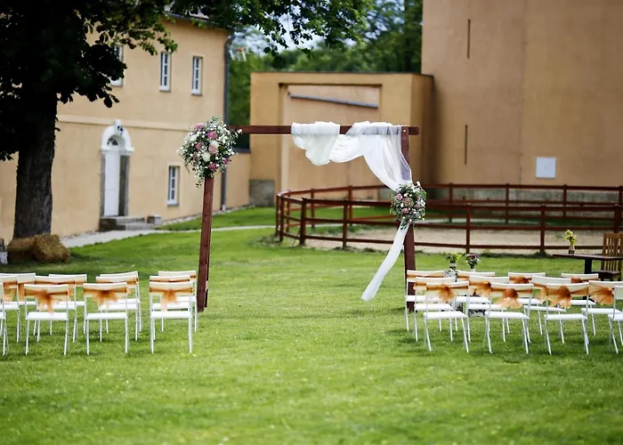 Gasthof Zamecky Dvur Cernousy 4*