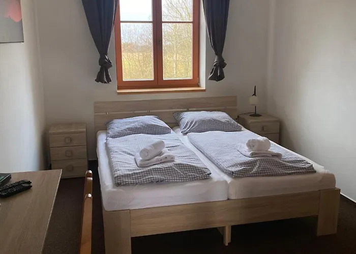 Zamecky Dvur Cernousy Gasthof 4*